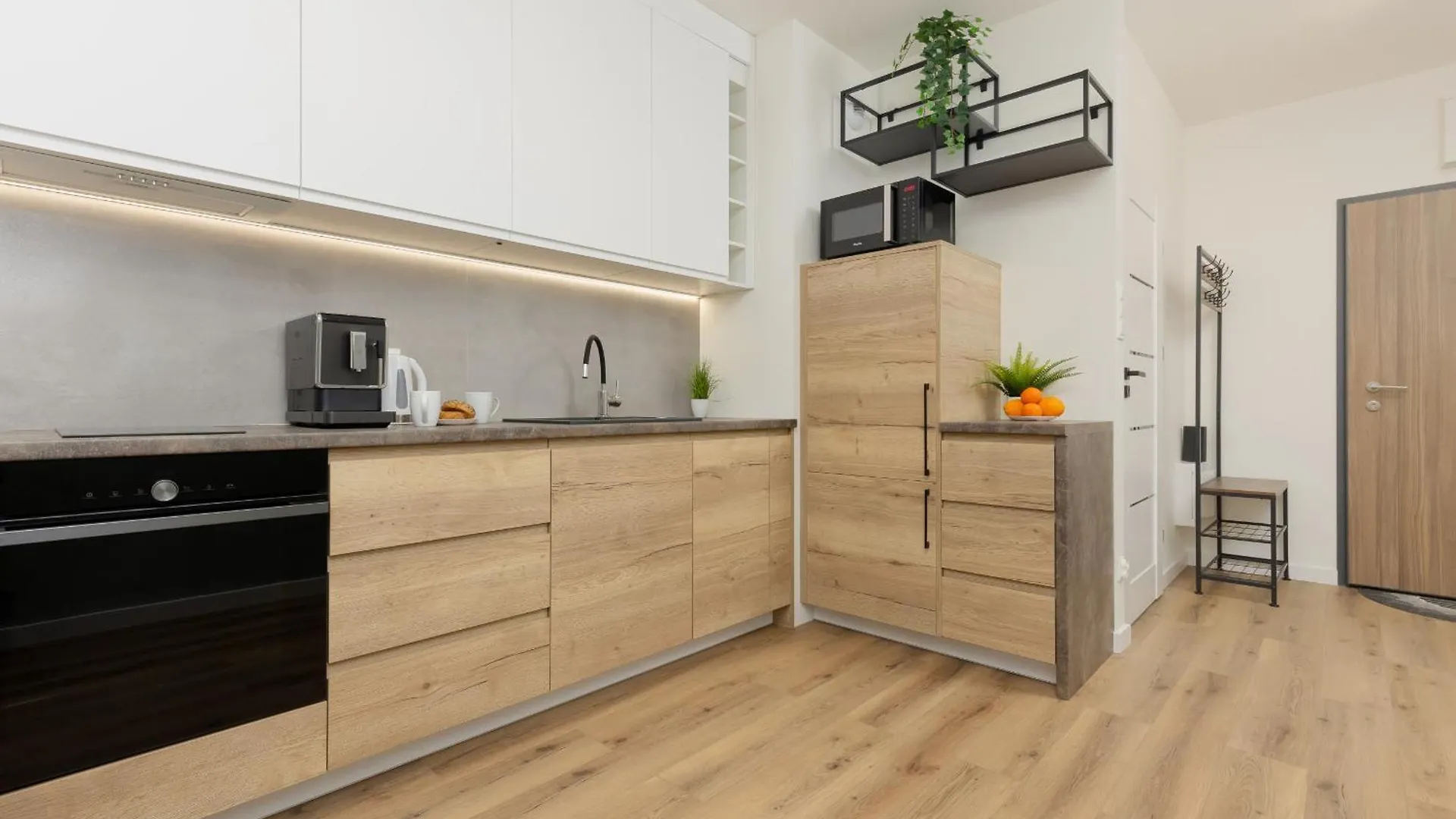 Lopuszanska Apartment With Balcony In Warsaw By Noclegi Renters