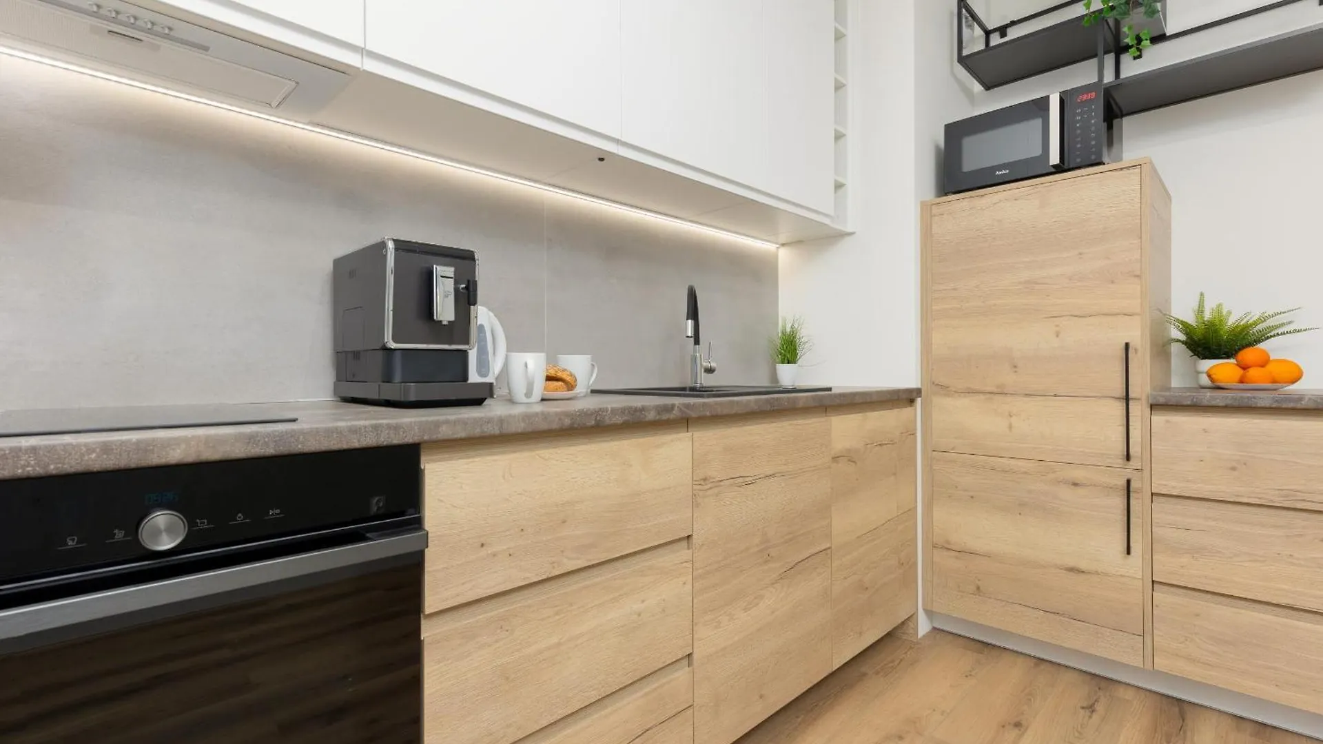 Lopuszanska Apartment With Balcony In Warsaw By Noclegi Renters Polen