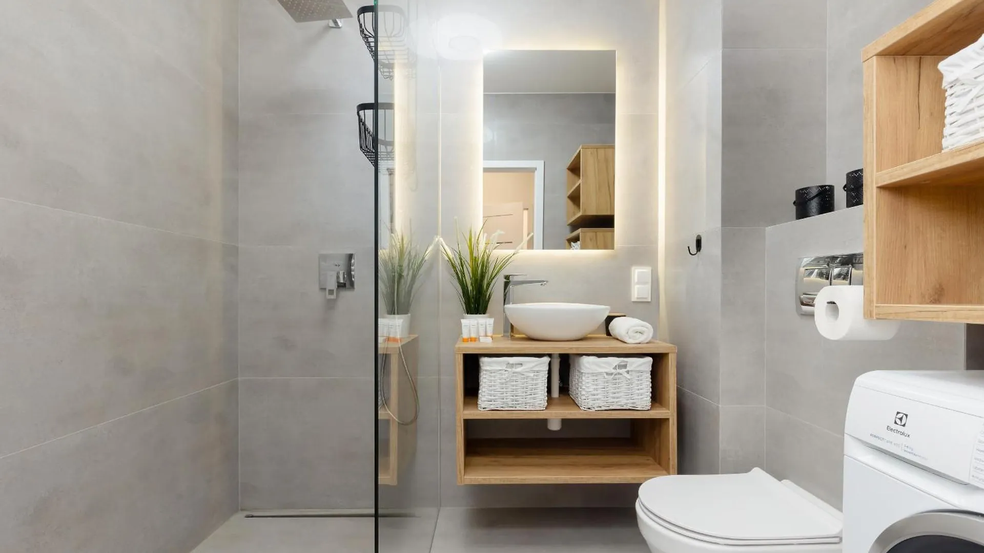 Lopuszanska Apartment With Balcony In Warsaw By Noclegi Renters